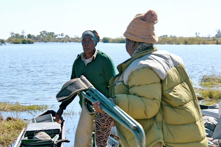 Some of the Daunara migrants getting ready to take tourists into the delta. 